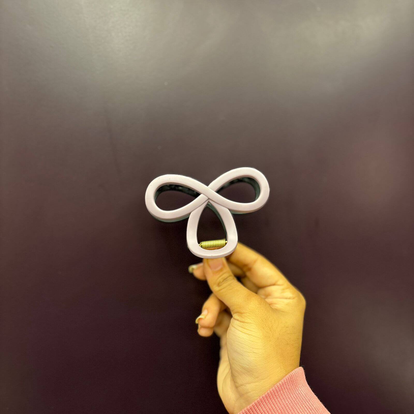 WhatsApp Image 2025-12-22 at 14.25.55 (1) TwinTone Bow Claw - Image 1